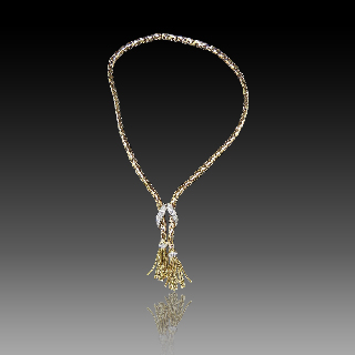 Collier pendentif en or 18 Cts et platine vers 1950  avec diamants .