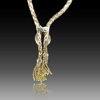 Collier pendentif en or 18 Cts et platine vers 1950  avec diamants .