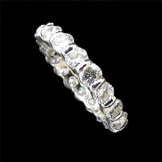 Alliance or gris 18k avec 2.80 Cts de Diamants Brillants G-VS. Taille 59.