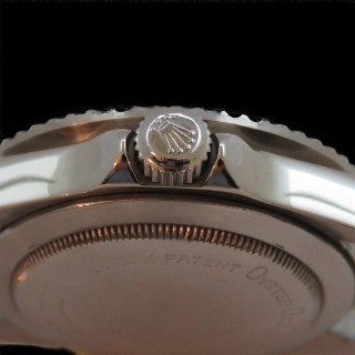 Montre Rolex Sea Dweller en Acier de 1976. Cadran noir. Ref : 1665 .Boite d'origine. Montre Rolex Sea Dweller en Acier de 1976. Cadran noir. Ref : 1665 .Boite d'origine.