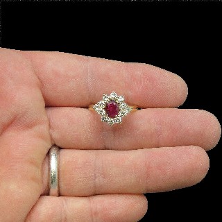 Bague Or Jaune marguerite 18K avec rubis fin et diamants brillants .Taille 54