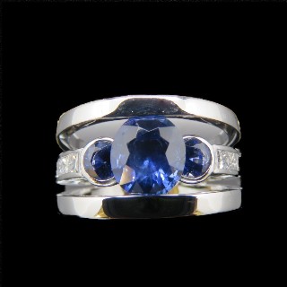 Bague Or Gris 18 Cts avec Saphirs de Ceylan et Diamants brillants.Taille 49 . Bague Or Gris 18 Cts avec Saphirs de Ceylan et Diamants brillants.Taille 49 .