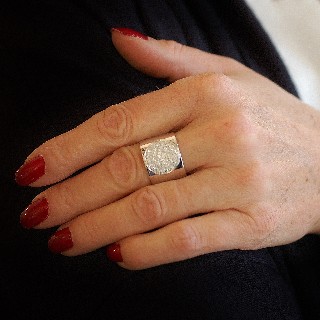 Bague Dinhvan Platine avec Diamants Brillants de 2007. Taille 60.