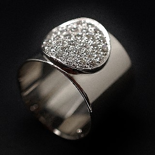 Bague Dinhvan Platine avec Diamants Brillants de 2007. Taille 60.