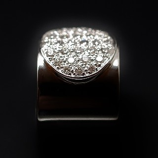 Bague Dinhvan Platine avec Diamants Brillants de 2007. Taille 60. Bague Dinhvan Platine avec Diamants Brillants de 2007. Taille 60.
