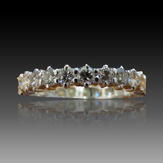 Alliance en or gris 18 carats avec 2.0 Cts Diamants G-VS . Taille 55.