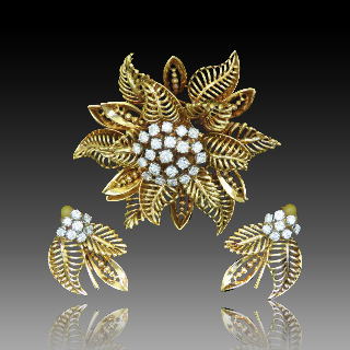 Parure Comprenant broche et Boucles oreilles  en or 18k  et platine diamants vers 1950