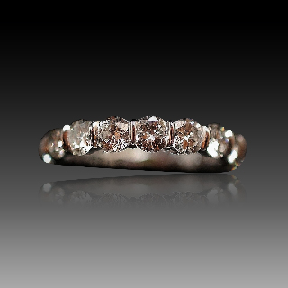 Alliance or gris 18k avec 3.42 Cts de Diamants Brillants G-VS. Taille 54.