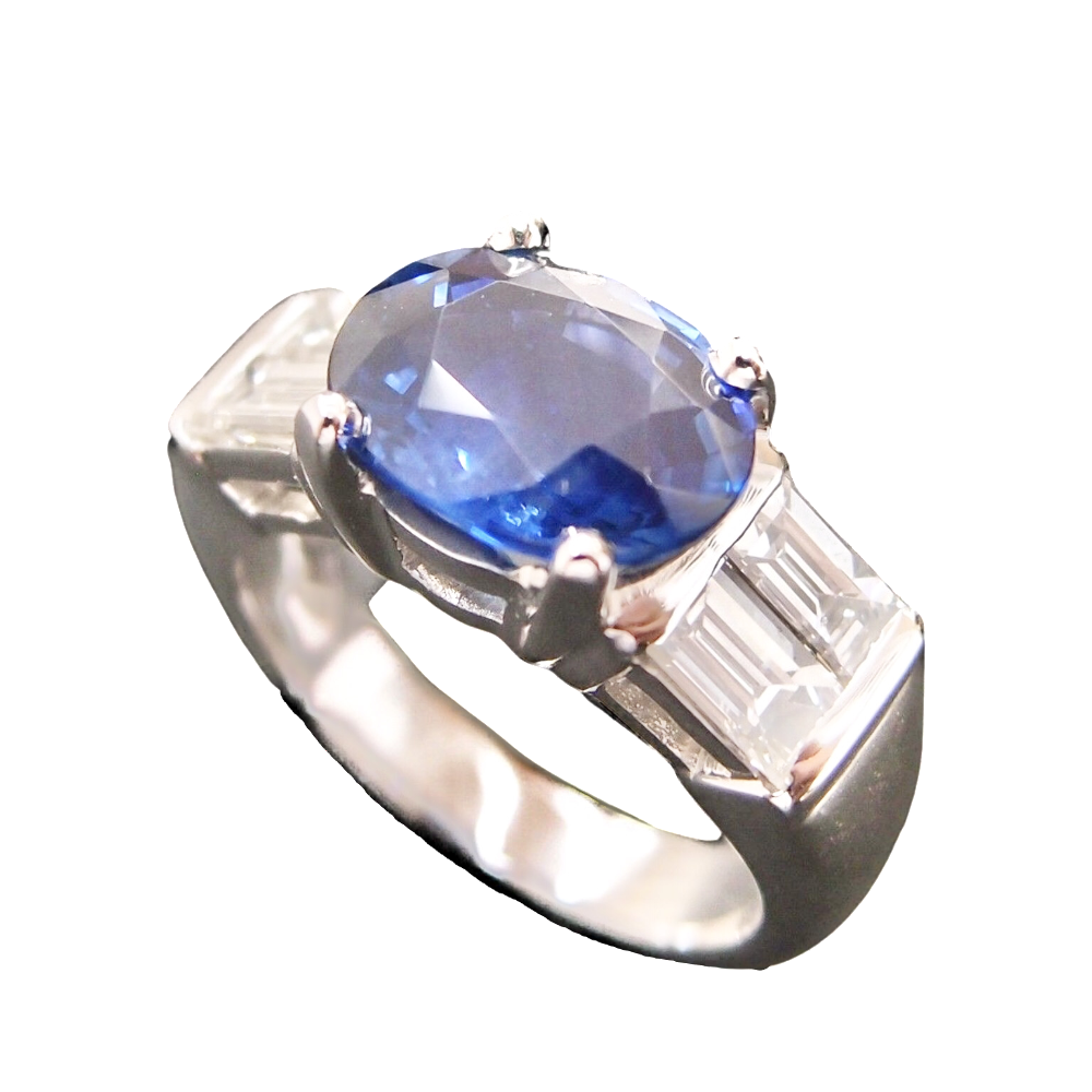 Bague or gris 18 carats avec Saphir Ceylan 3.62 cts et diamants baguettes . Bague or gris 18 carats avec Saphir Ceylan 3.62 cts et diamants baguettes .