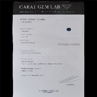 Bague or gris 18 carats avec Saphir Ceylan 3.62 cts et 4 diamants baguette . Bague or gris 18 carats avec Saphir Ceylan 3.62 cts et 4 diamants baguette .