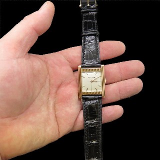 Montre Jaeger LeCoultre Vintage Guillochée Or 18k mécanique Vers 1950.