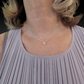 Collier pendentif  Diamant Poire Ancienne de 1,84 Cts M-SI1.  