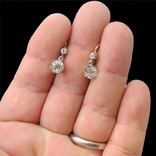  Boucles d'oreilles Dormeuses en or gris 18k et Platine vers 1930 avec Diamants 1,50 Cts