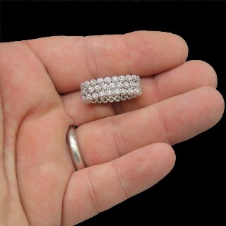 Alliance Souple en Or gris 18 Cts avec 1.20 Cts Diamants .Taille 53.