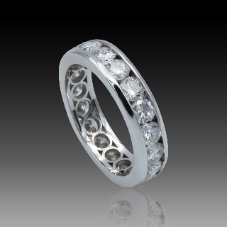 Alliance or gris 18k avec 2,53 Cts de Diamants Brillants G-VS. Taille 53.