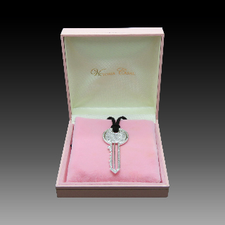 Pendentif "Clef du bonheur" Victoria Casal en Or gris 18k et Diamant.