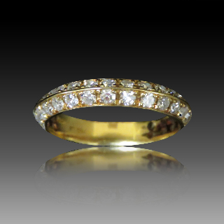 Demi Alliance avec 1.0 Cts de diamants en or jaune 18k . Taille 52.