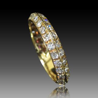 Demi Alliance avec 1.0 Cts de diamants en or jaune 18k . Taille 52.