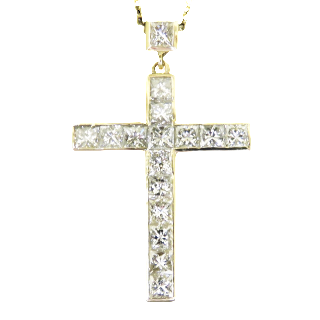 Collier pendentif Croix en or jaune 18k avec 2,20 Cts de diamants princesses.