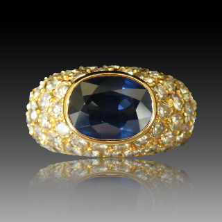 Bague en or jaune 18k avec saphir de Ceylan et diamants .