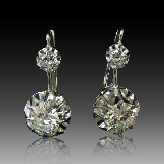  Boucles d'oreilles Dormeuses en or gris 18k et Platine vers 1950 avec Diamants 1,40 Cts