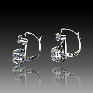  Boucles d'oreilles Dormeuses en or gris 18k et Platine vers 1950 avec Diamants 1,40 Cts