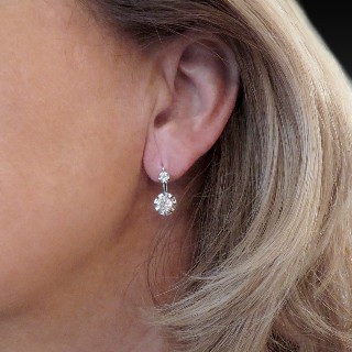  Boucles d'oreilles Dormeuses en or gris 18k et Platine vers 1950 avec Diamants 1,40 Cts
