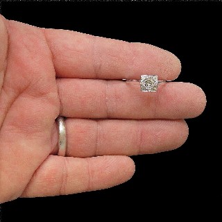 Solitaire en Or gris 18k vers 1970 avec Diamant Brillant 0.35 Ct . I-VS