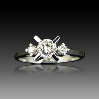 Solitaire en Or gris 18k vers 1970 avec Diamants Brillants 0.51 Ct . I-VS