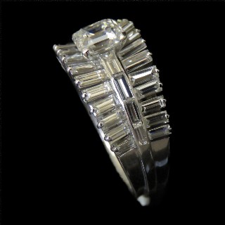 Bague en platine avec 3.60 carats de Diamants baguettes et rectangle