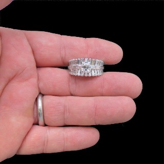 Bague en platine avec 3.60 carats de Diamants baguettes et rectangle