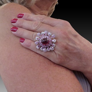 Bague or gris 18k avec Rubis Cabochon, Saphirs roses et diamants  Taille 54