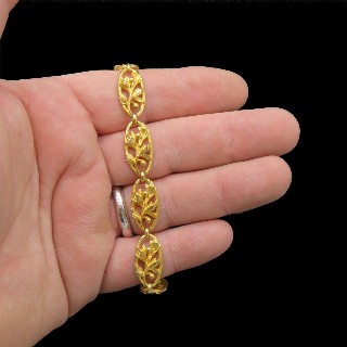 Bracelet en or jaune 18K  Vers 1900  . Poids: 24.60 gr 