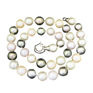 Collier de Perles de Culture des mers du sud 12 mm à 10 mm. Longueur 48cm . Collier de Perles de Culture des mers du sud 12 mm à 10 mm. Longueur 48cm .