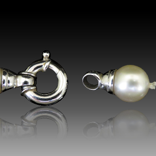 Collier de Perles de Culture des mers du sud 12 mm à 10 mm. Longueur 48cm . Collier de Perles de Culture des mers du sud 12 mm à 10 mm. Longueur 48cm .