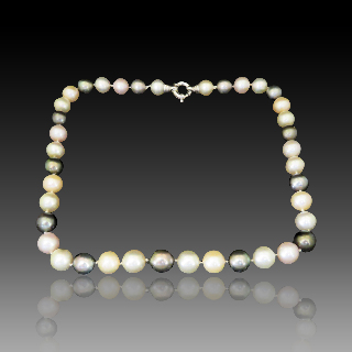 Collier de Perles de Culture des mers du sud 12 mm à 10 mm. Longueur 48cm .