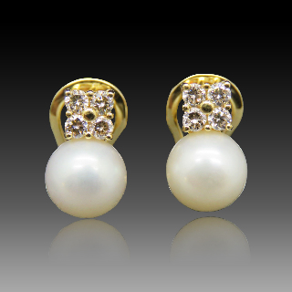 Boucles d'oreilles en or jaune 18k avec perles de culture et diamants