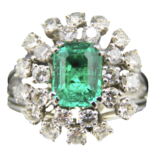 Bague "Entourage" Or gris 18K et Platine Emeraude de Colombie et Diamants. Bague "Entourage" Or gris 18K et Platine Emeraude de Colombie et Diamants.