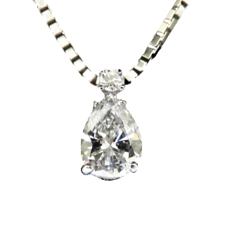 Collier pendentif  Diamant Poire de 0,56 Cts E-VS1.  