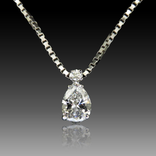 Collier pendentif  Diamant Poire de 0,56 Cts E-VS1.  