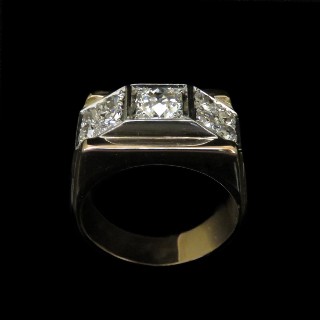 Bague Tank vintage vers 1945 en Or 18K et Platine avec Diamants . Bague Tank vintage vers 1945 en Or 18K et Platine avec Diamants .