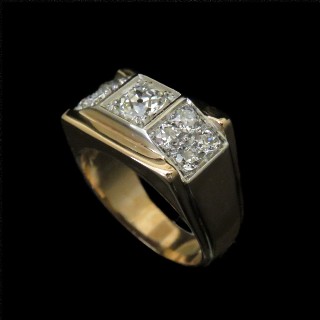 Bague Tank vintage vers 1945 en Or 18K et Platine avec Diamants . Bague Tank vintage vers 1945 en Or 18K et Platine avec Diamants .