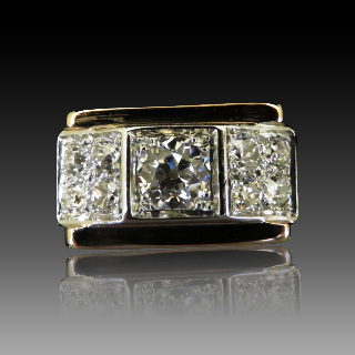 Bague Tank vintage vers 1945 en Or 18K et Platine avec Diamants . Bague Tank vintage vers 1945 en Or 18K et Platine avec Diamants .