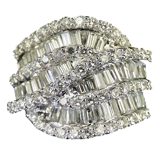 Bague Or gris 18k avec 3.0 carats de Diamants baguettes et brillants.Taille 52