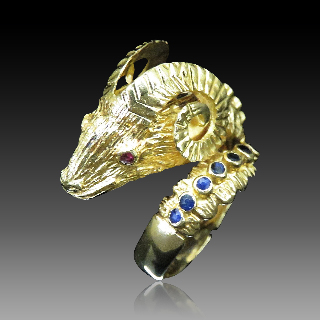 Bague "Tête de Bélier" LALAOUNIS or jaune 18k saphirs et diamants.Taille 52-53.