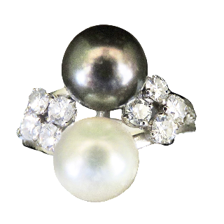 Bague en Or gris 18K avec 2 perles de culture 8,6 mm et Diamants. Taille 53.