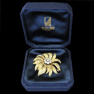 Broche Van Cleef & Arpels Or 18 Cts et Platine Vers 1960 avec Diamants. 