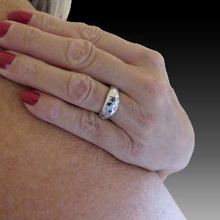 Bague Jonc Or gris 18K avec saphirs et diamants brillant G-VS. Taille 54