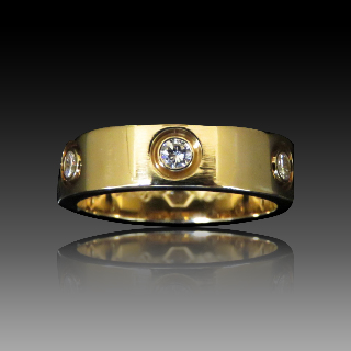 Bague Cartier Love Médium Or jaune 18K et Diamants Vers 2005 Taille 55.