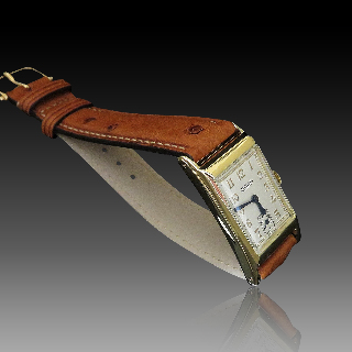 Montre Jaeger Rectangulaire  Or 18k mécanique Vers 1945.